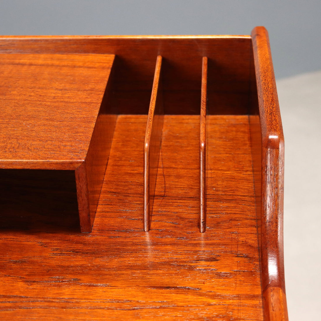  | Modernism  Tables