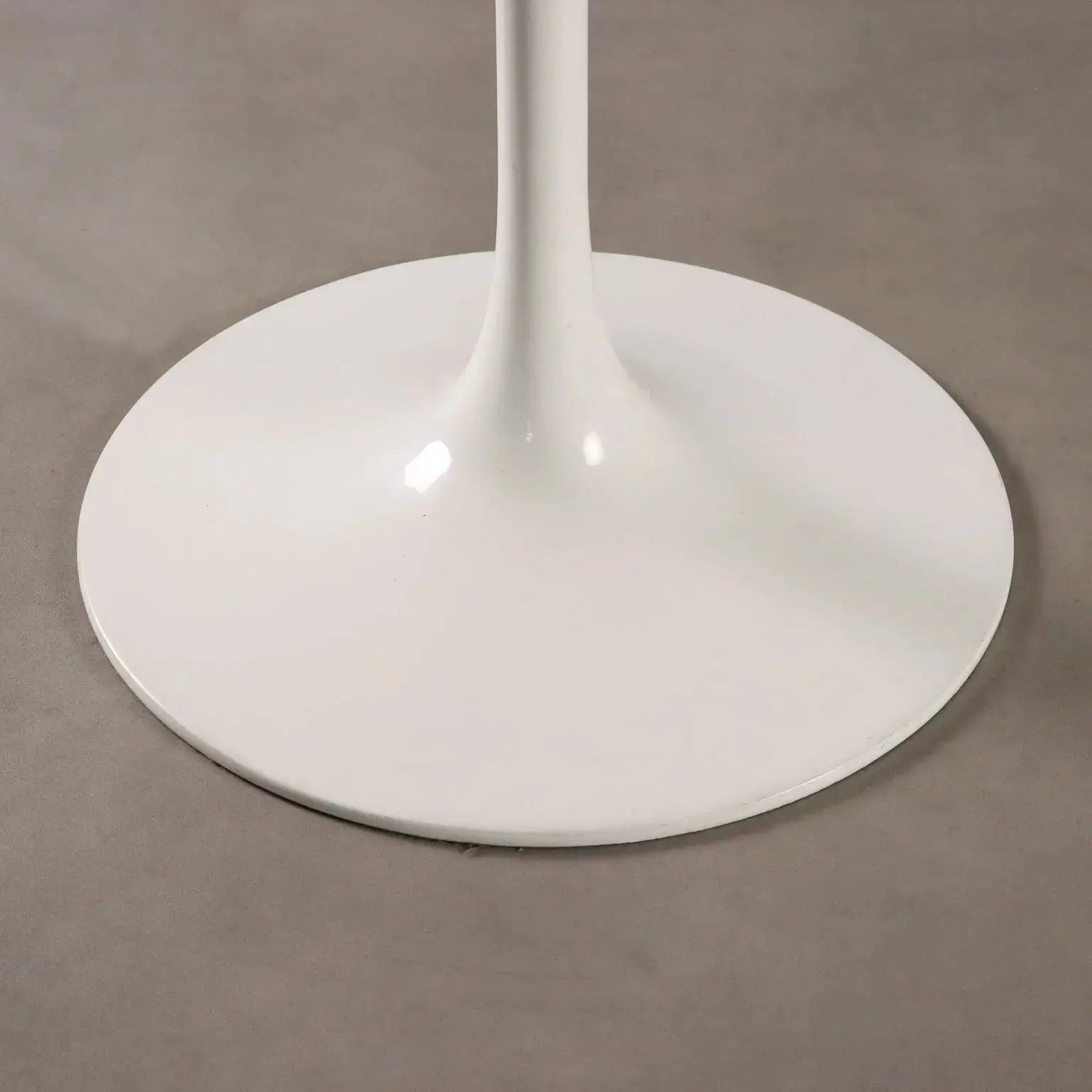 Vintage Table Tulip Style Enamelled Aluminium Design Italy 1980s