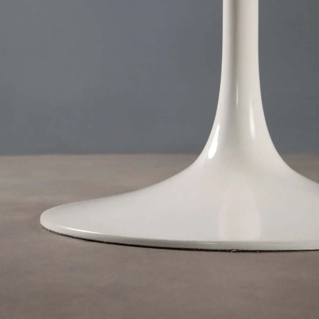 Vintage Table Tulip Style Enamelled Aluminium Design Italy 1980s