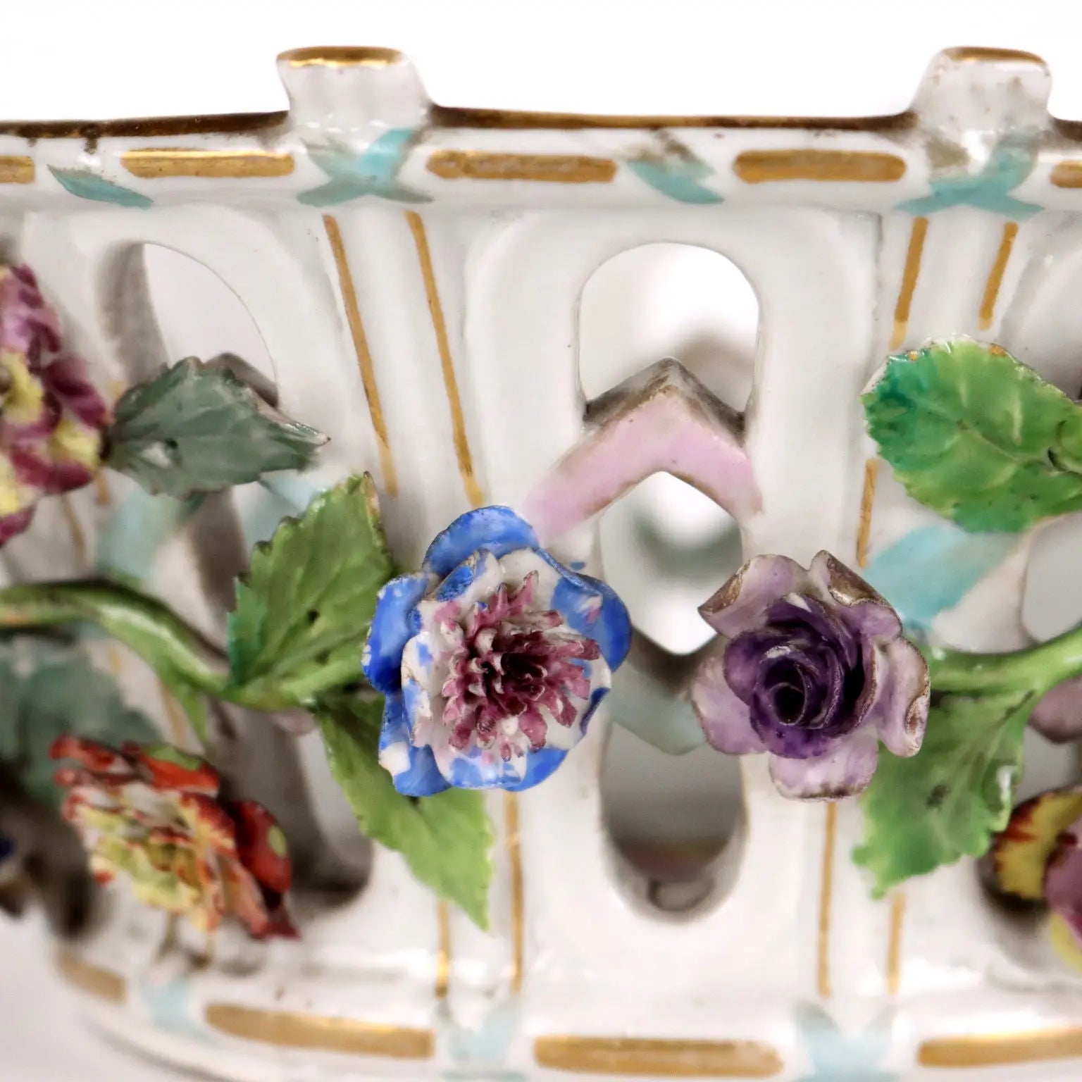 Ancient Porcelain Casket Europe '800 Flower Decorations Gold - Europe 19th Century | Antiques | Ceramics Products