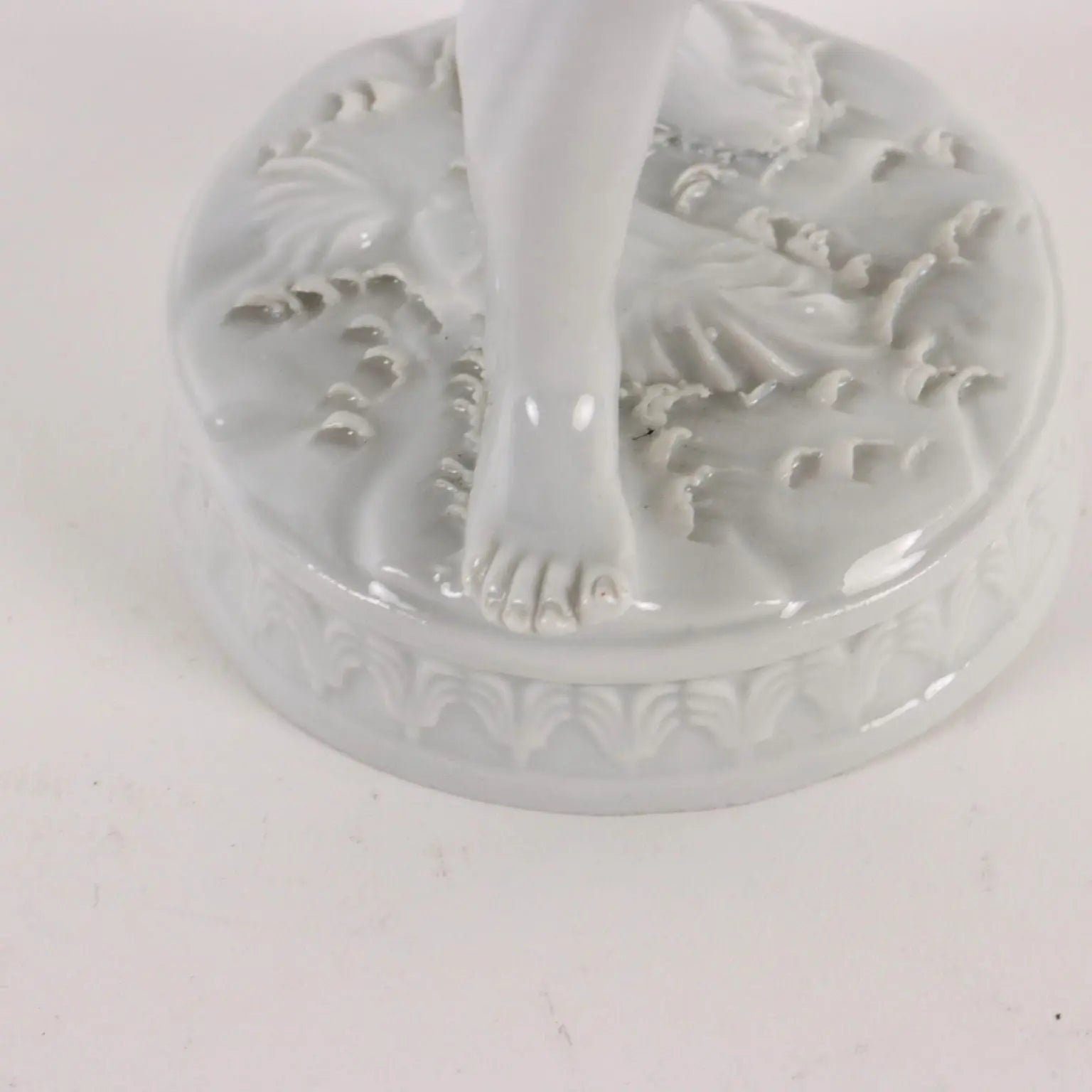 Ancient Sculpture Young Boy with Case Late '800 White Porcelain - Italy Late 19th century | Antiques | Ceramics Products