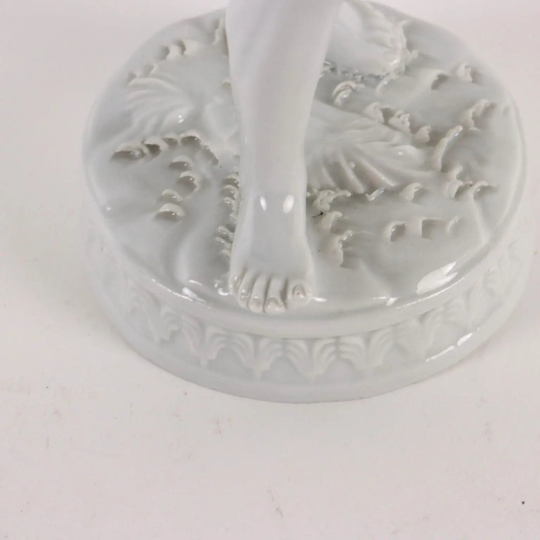 Ancient Sculpture Young Boy with Case Late '800 White Porcelain - Italy Late 19th century | Antiques | Ceramics Products