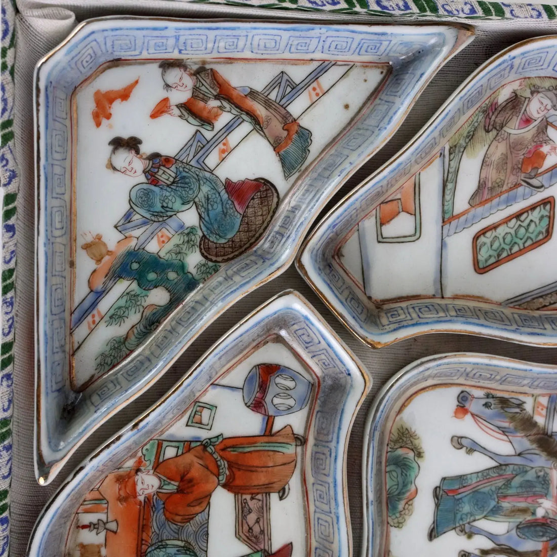 Antique Centerpiece Porcelain with Saucers China Qing Era - China, Qing Era (1644-1911) | Antiques | Ceramics Products