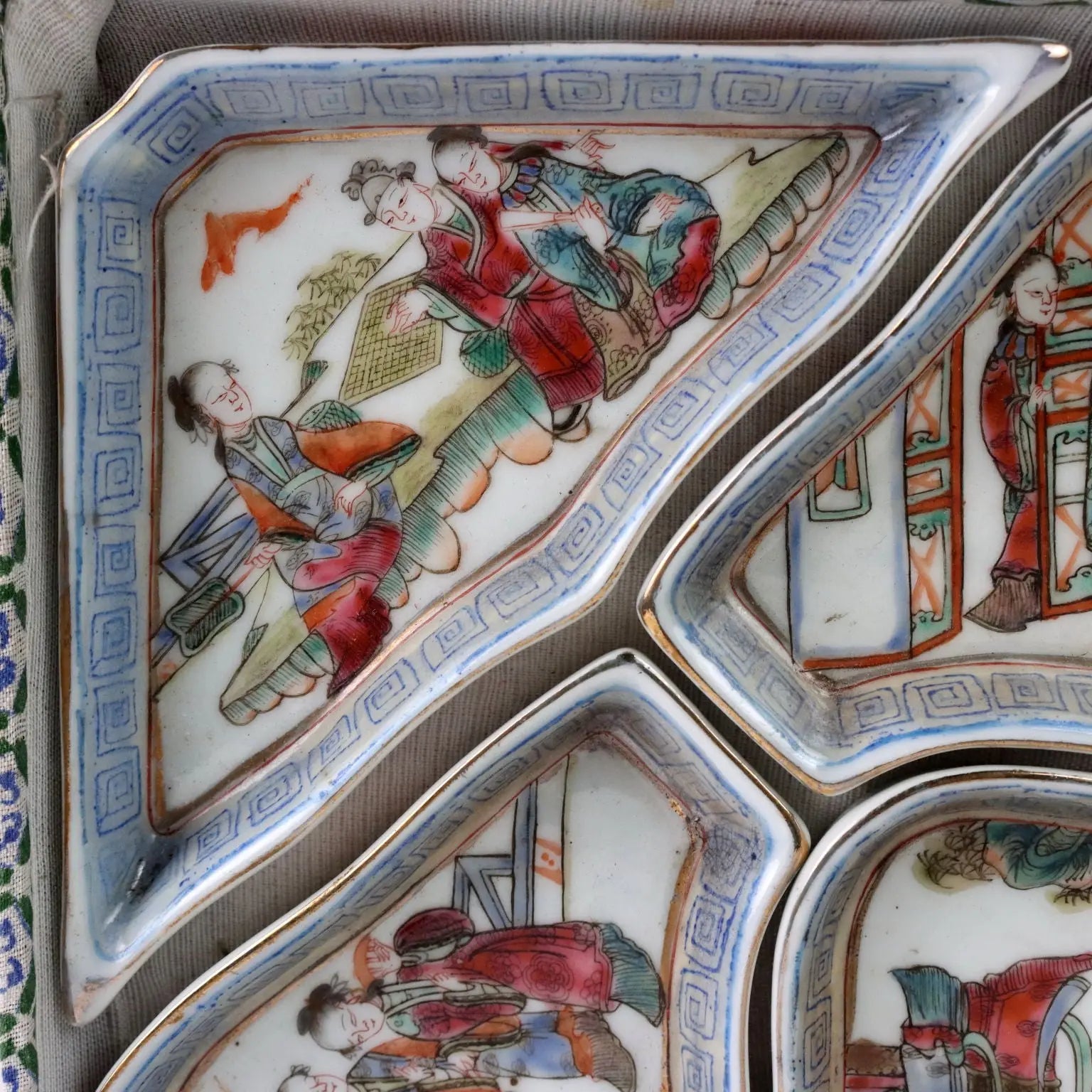 Antique Centerpiece Porcelain with Saucers China Qing Era - China, Qing Era (1644-1911) | Antiques | Ceramics Products