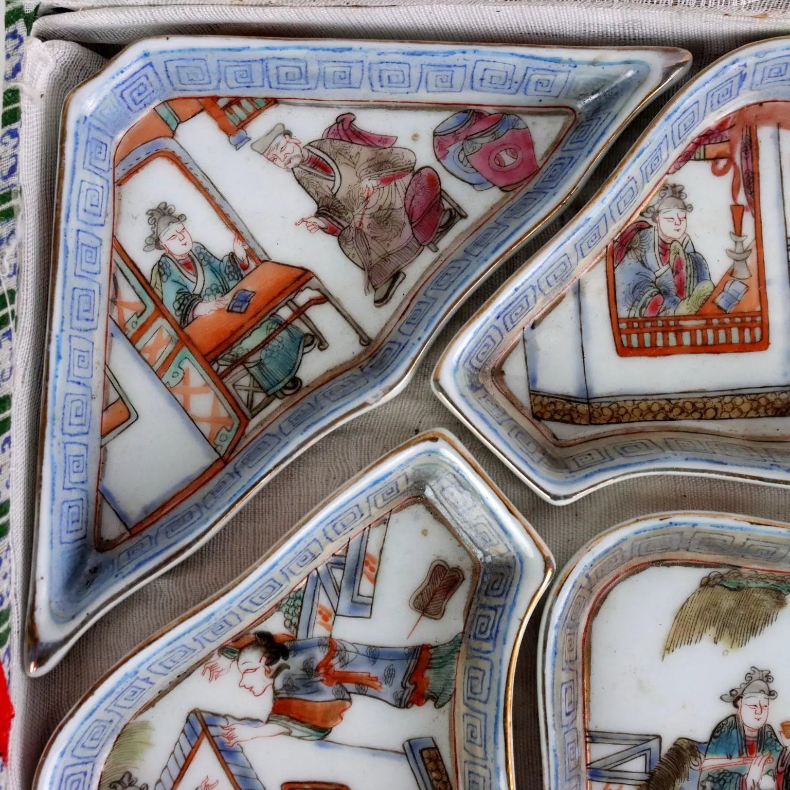 Antique Centerpiece Porcelain with Saucers China Qing Era - China, Qing Era (1644-1911) | Antiques | Ceramics Products