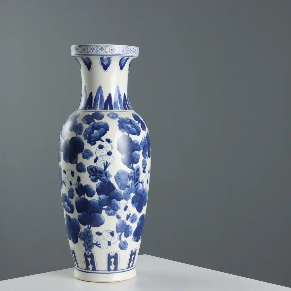 Antique Vase Porcelain Decorations China XX Century - China XX Century | Antiques | Ceramics Products