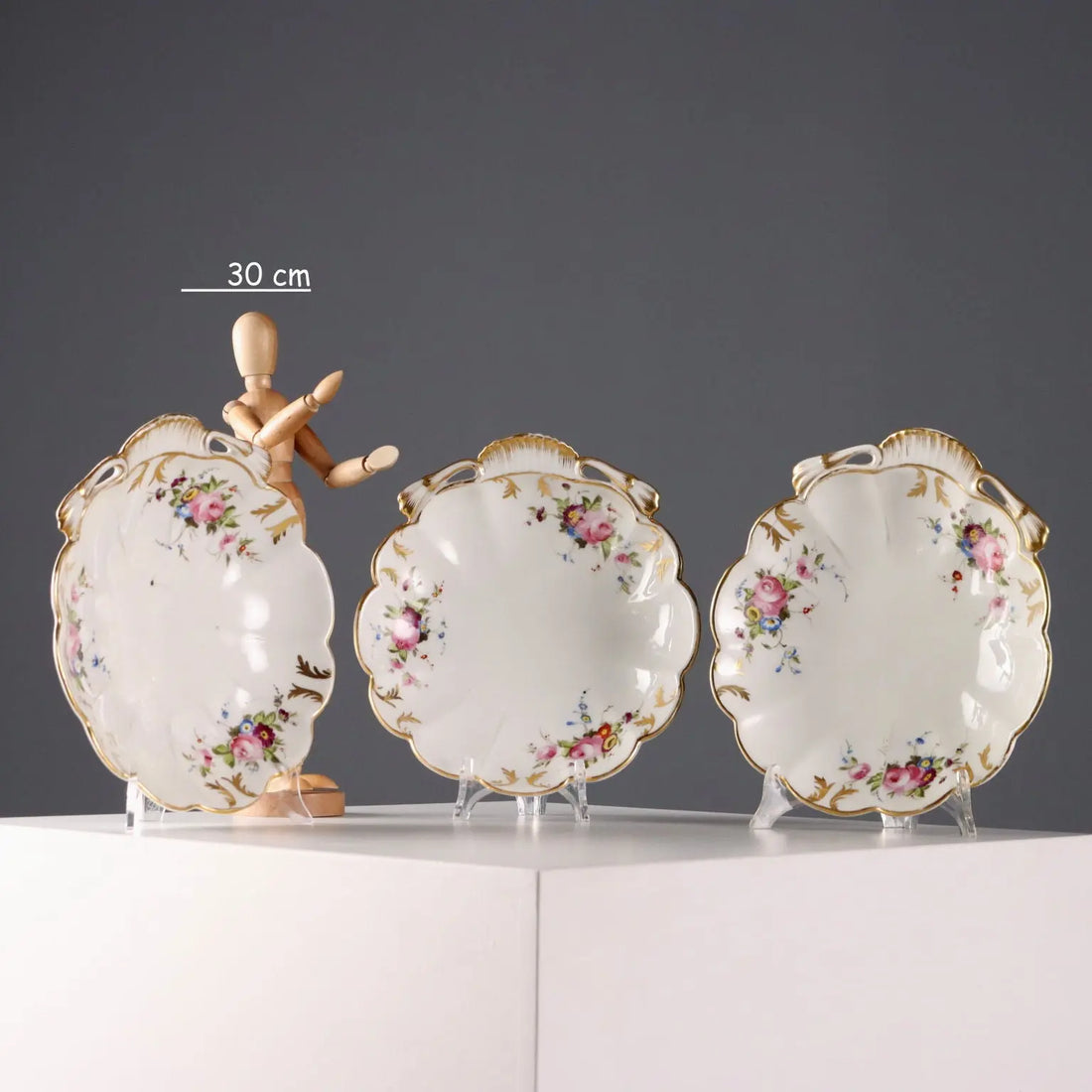 Antique Saucers Parisian Porcelain Decorations France 1860-1880 - France, 1860-1880 | Antiques | Ceramics Products