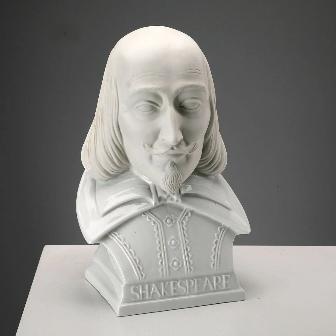Porcelain Bust of William Shakespeare Herend Hungary XX Century - Hungary, XX Century | Antiques | Ceramics Products