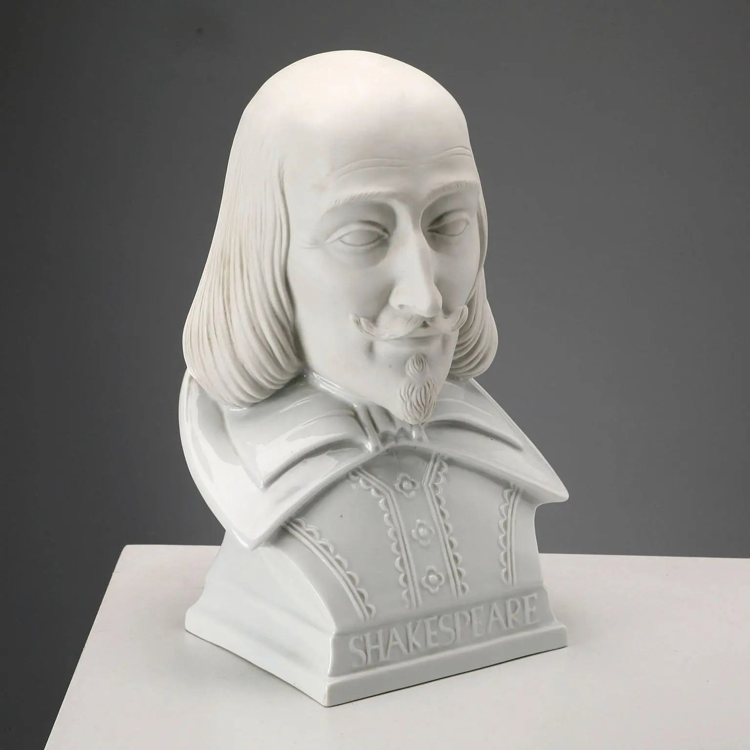 Porcelain Bust of William Shakespeare Herend Hungary XX Century - Hungary, XX Century | Antiques | Ceramics Products
