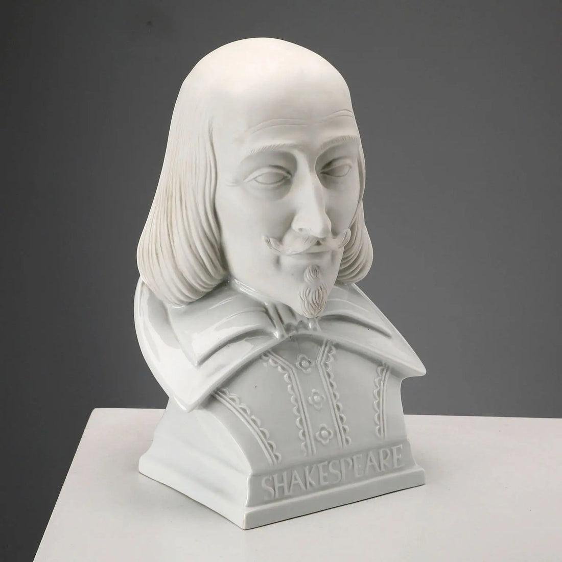 Porcelain Bust of William Shakespeare Herend Hungary XX Century - Hungary, XX Century | Antiques | Ceramics Products