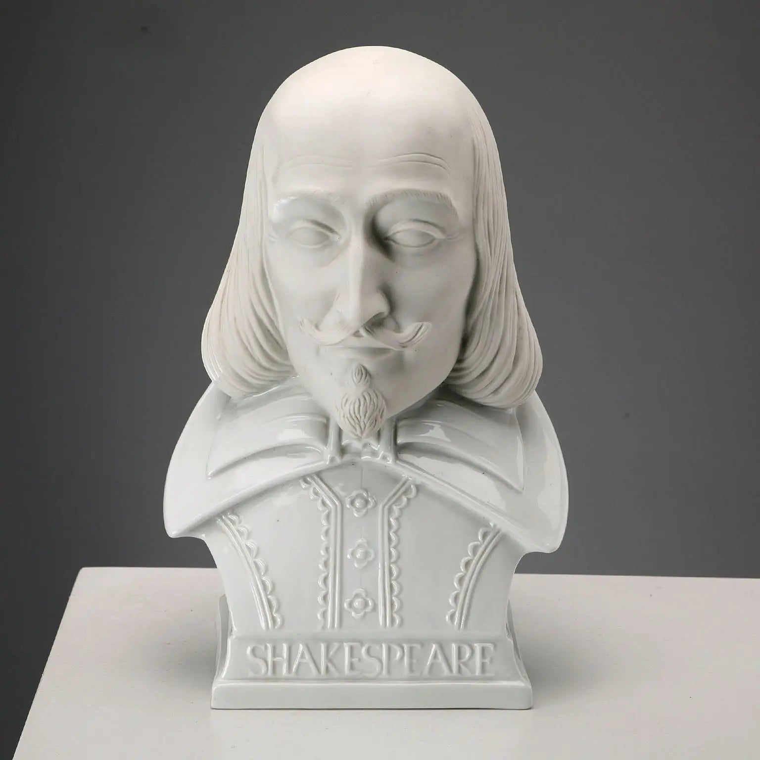 Porcelain Bust of William Shakespeare Herend Hungary XX Century - Hungary, XX Century | Antiques | Ceramics Products