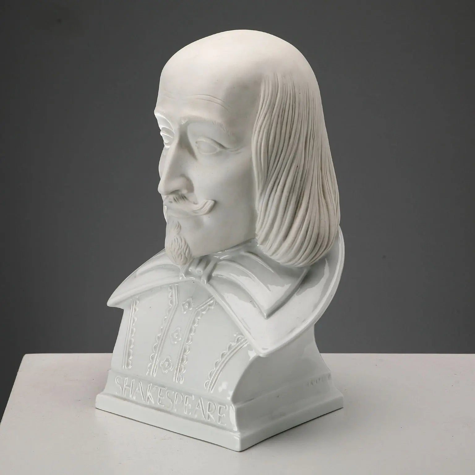 Porcelain Bust of William Shakespeare Herend Hungary XX Century - Hungary, XX Century | Antiques | Ceramics Products