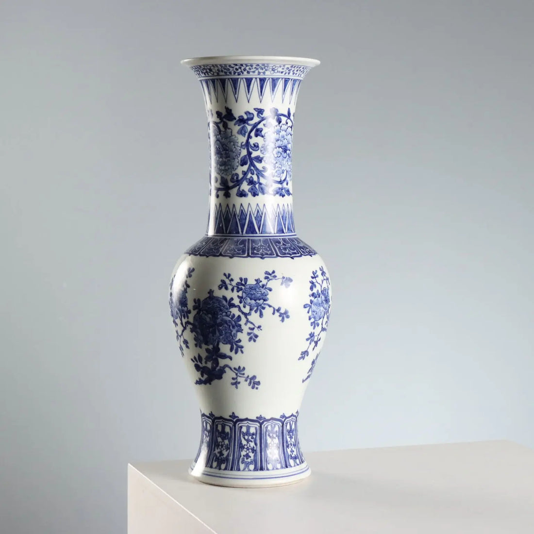 Vintage Yen Yen Vase White Porcelain China 1960s