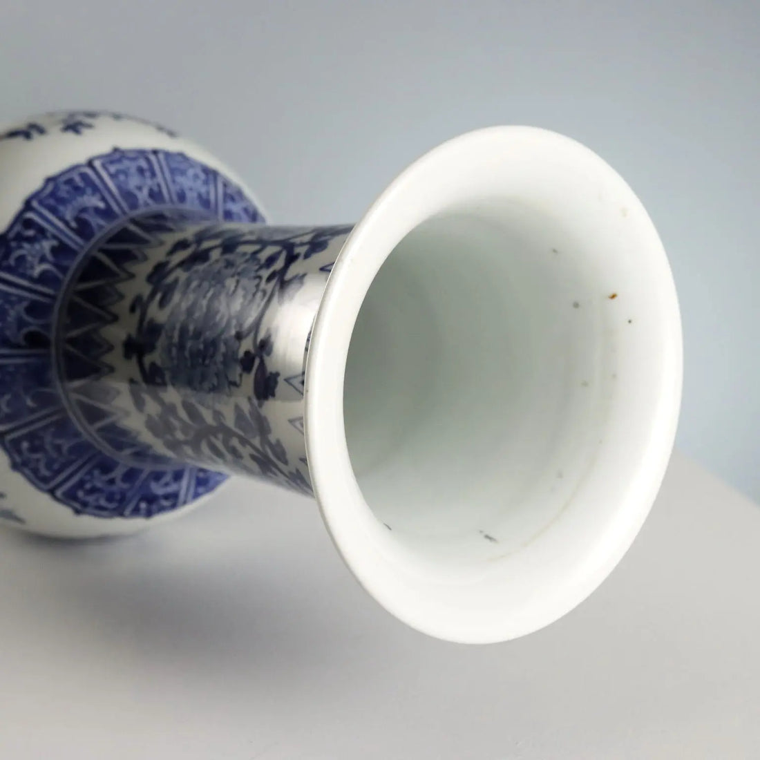 Vintage Yen Yen Vase White Porcelain China 1960s