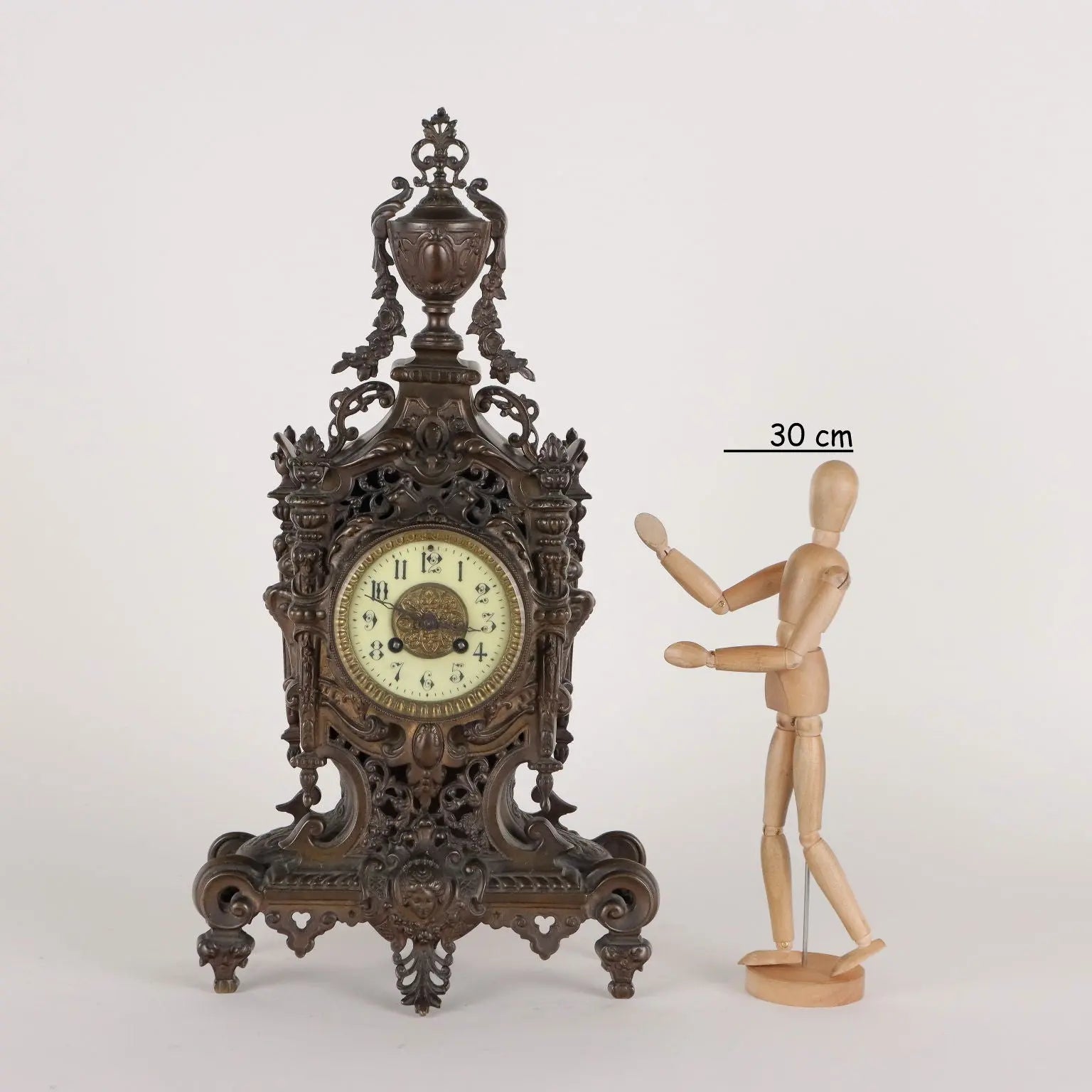 Ancient Eclectic Style Clock Eclectic Style Bronze XIX-XX Century - Europe Late 1800s Early 1900s | Antiques | Fancy Goods