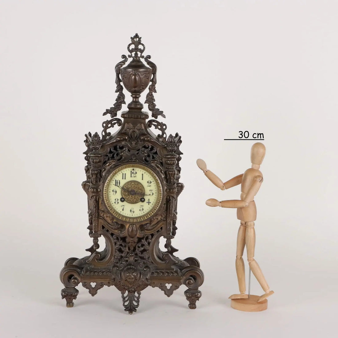 Ancient Eclectic Style Clock Eclectic Style Bronze XIX-XX Century - Europe Late 1800s Early 1900s | Antiques | Fancy Goods