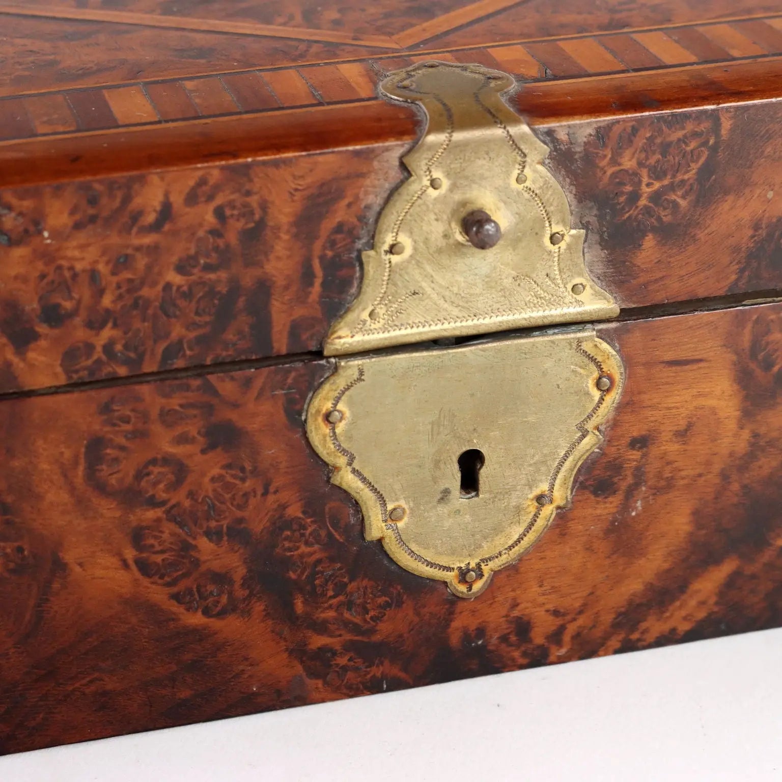 Antique Box Burl Veneered Wood Italy XIX Century - Italy, Late XIX Century | Antiques | Fancy Goods