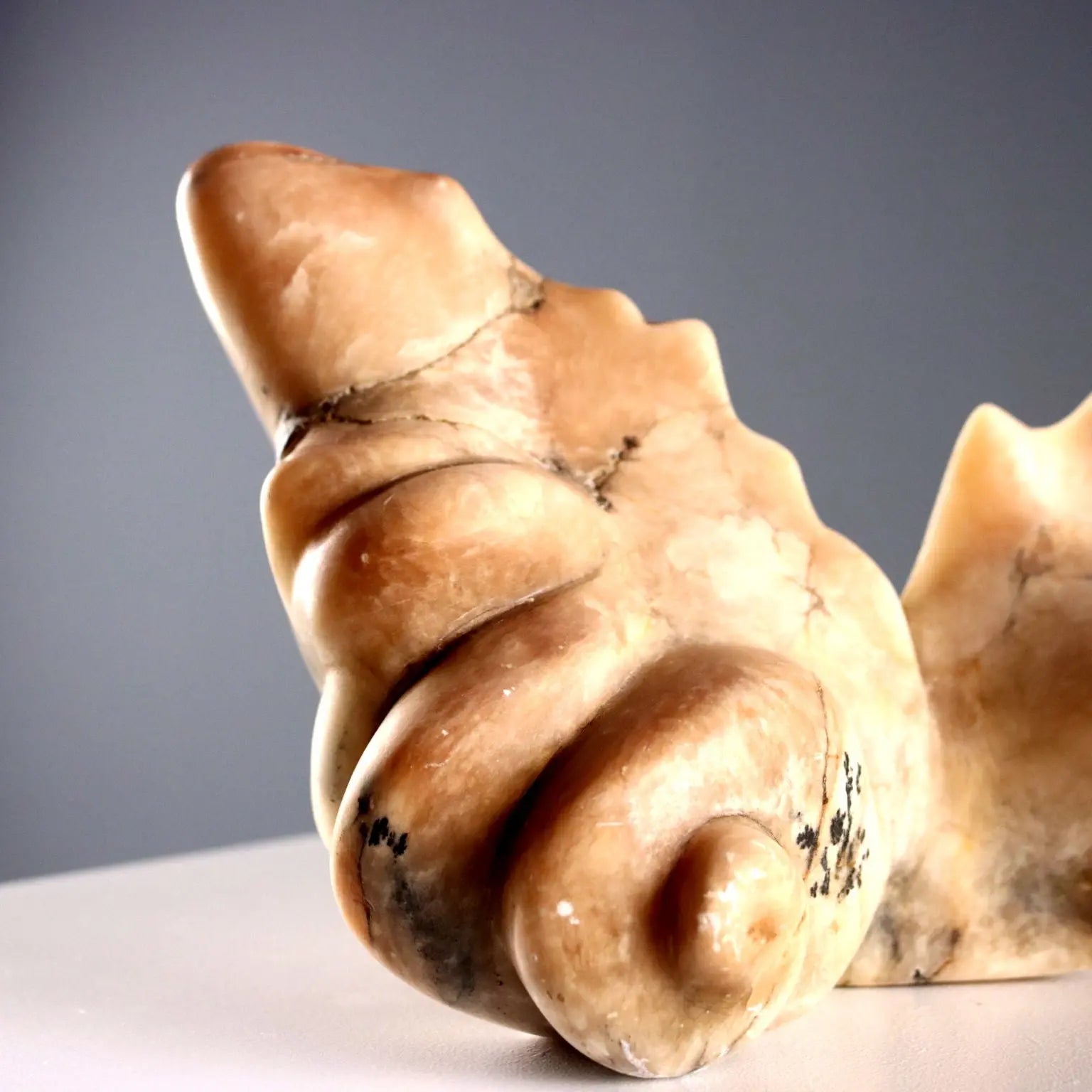 Alabaster Centerpiece in Shell Design