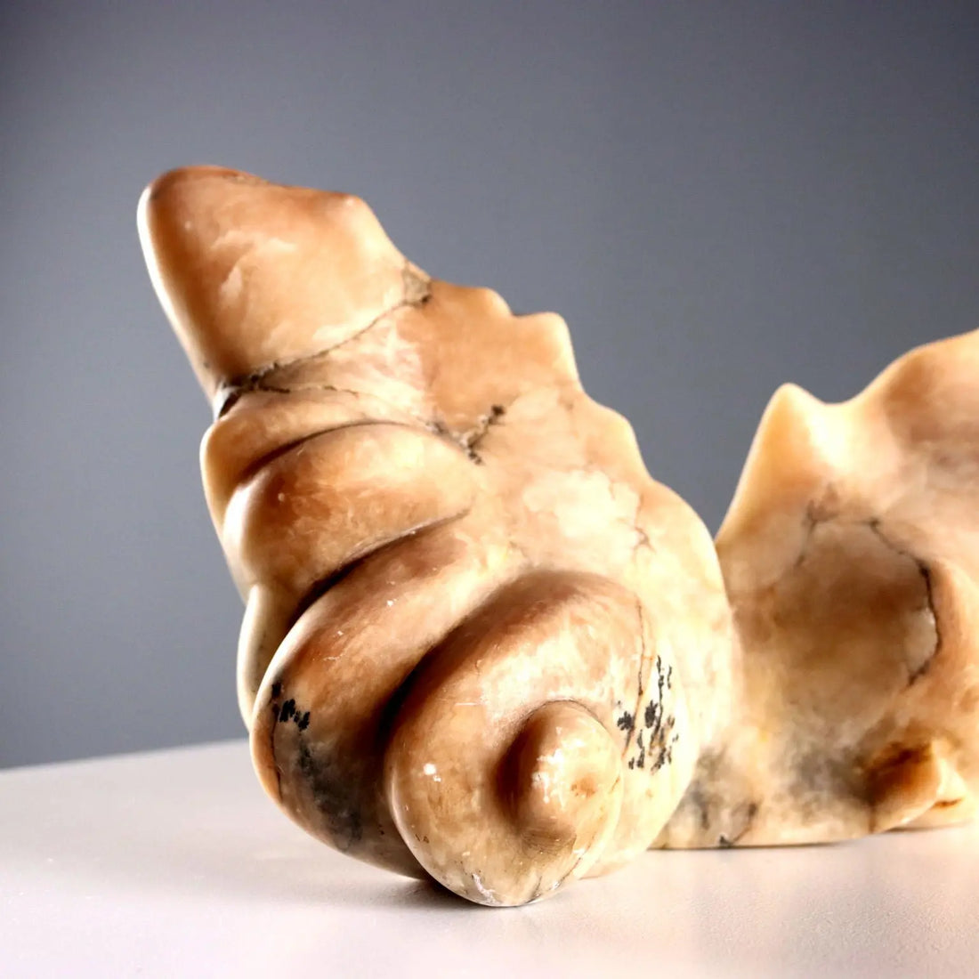 Alabaster Centerpiece in Shell Design