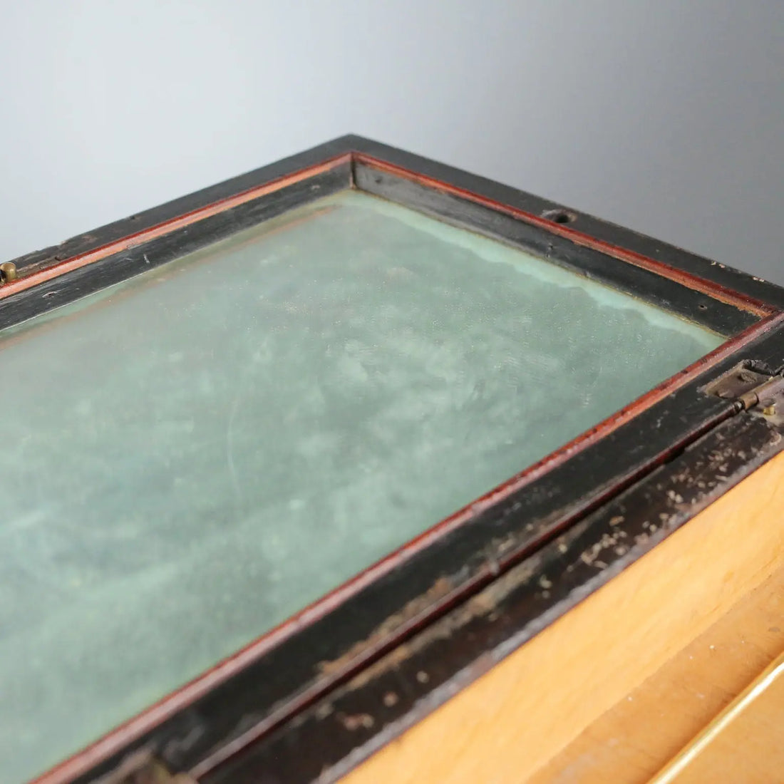 Vintage Travel Box Bois de Violette United Kingdom XIX Century