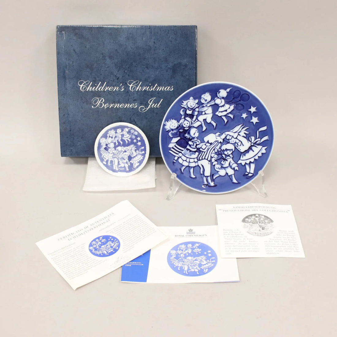 Royal Copenhagen Plate Christmas Children 2000 Blue Porcelain - A Fun Game (London Bridge in Falling Down) | Modernism | 