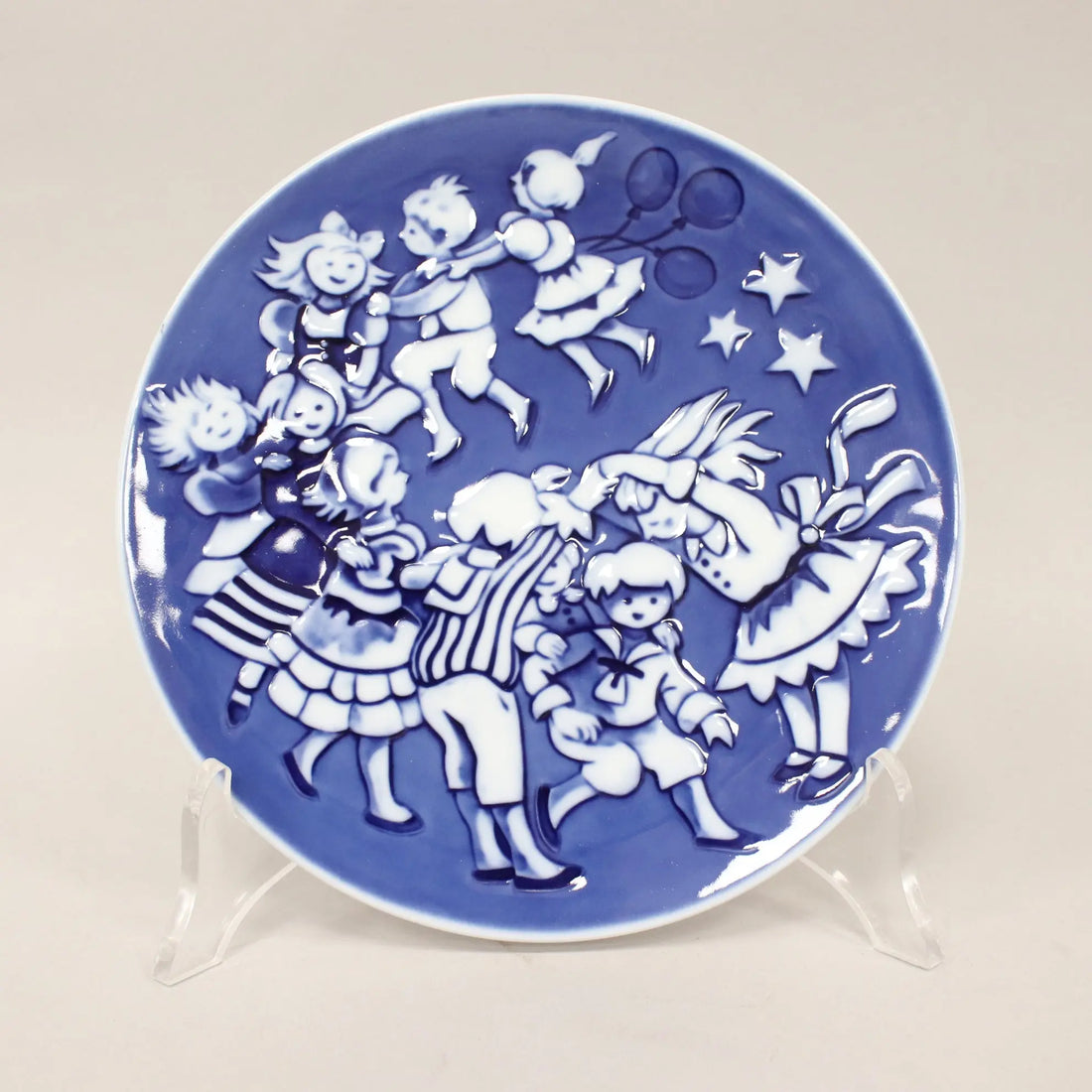 Royal Copenhagen Plate Christmas Children 2000 Blue Porcelain - A Fun Game (London Bridge in Falling Down) | Modernism | 