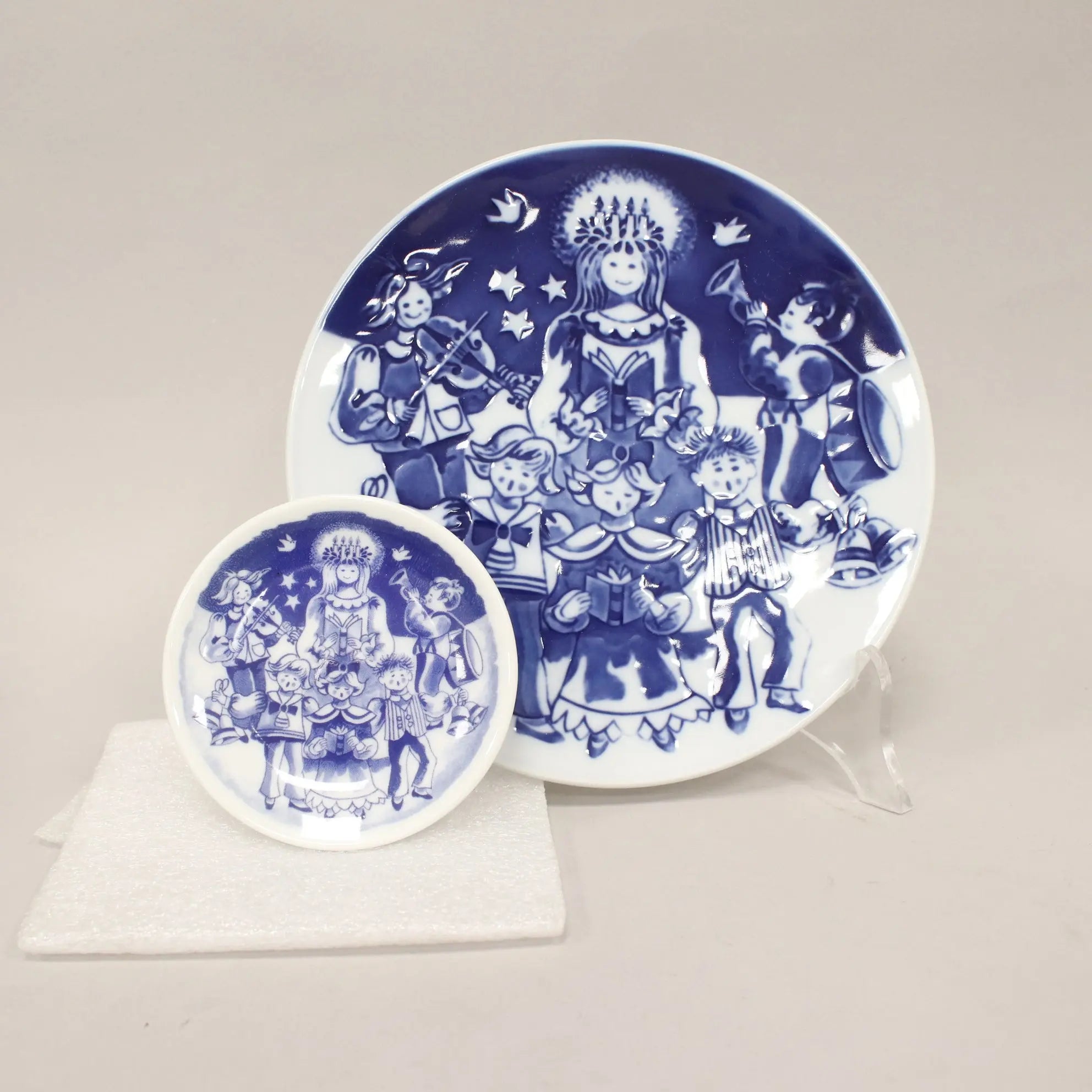 Royal Copenhagen Plate Blue Porcelain Children's Christmas 2002 - Lucia | Modernism | 