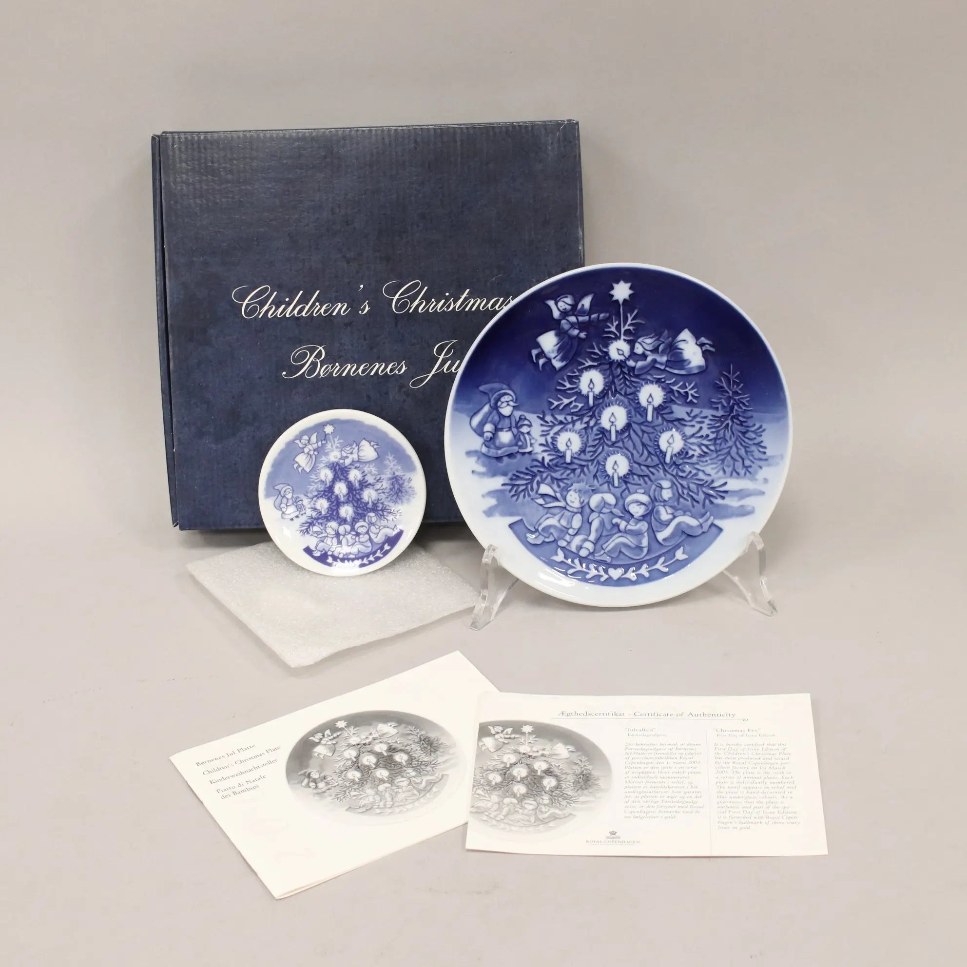 Royal Copenhagen Plate Children's Christmas Blue Porcelain 2003 - Christmas Eve | Modernism | 