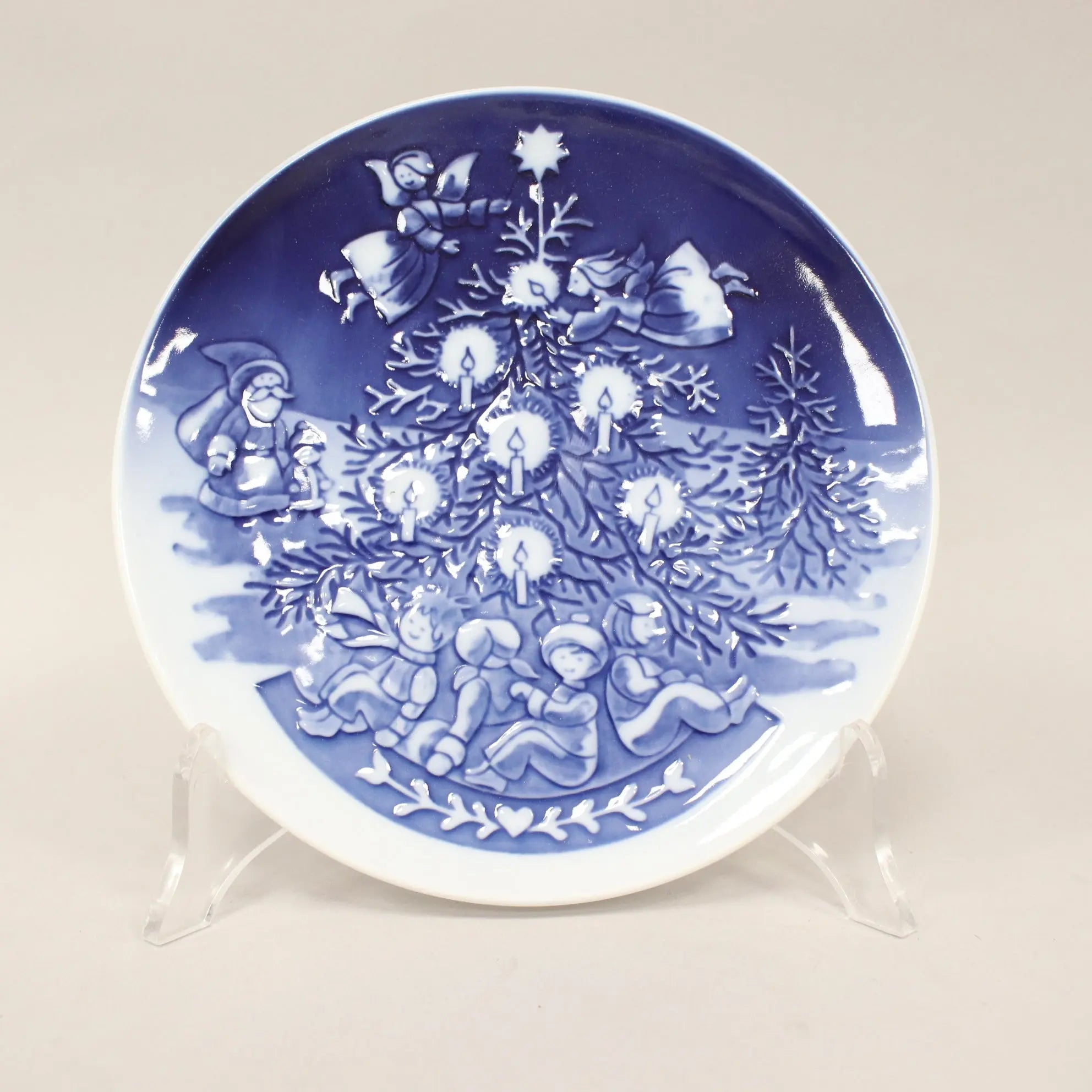 Royal Copenhagen Plate Children's Christmas Blue Porcelain 2003 - Christmas Eve | Modernism | 