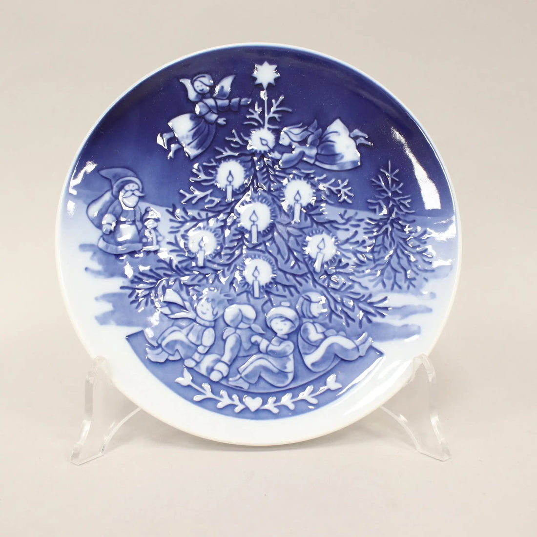 Royal Copenhagen Plate Children's Christmas Blue Porcelain 2003 - Christmas Eve | Modernism | 