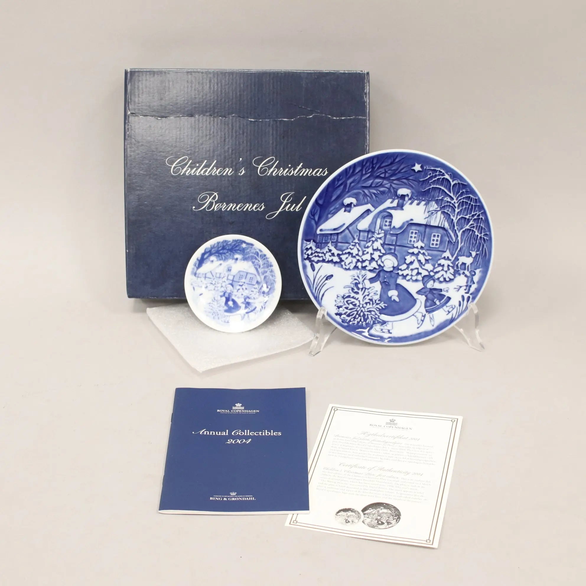 Royal Copenhagen Plate Christams Children 2004 Blue Porcelain - The Queen of Skates | Modernism | 