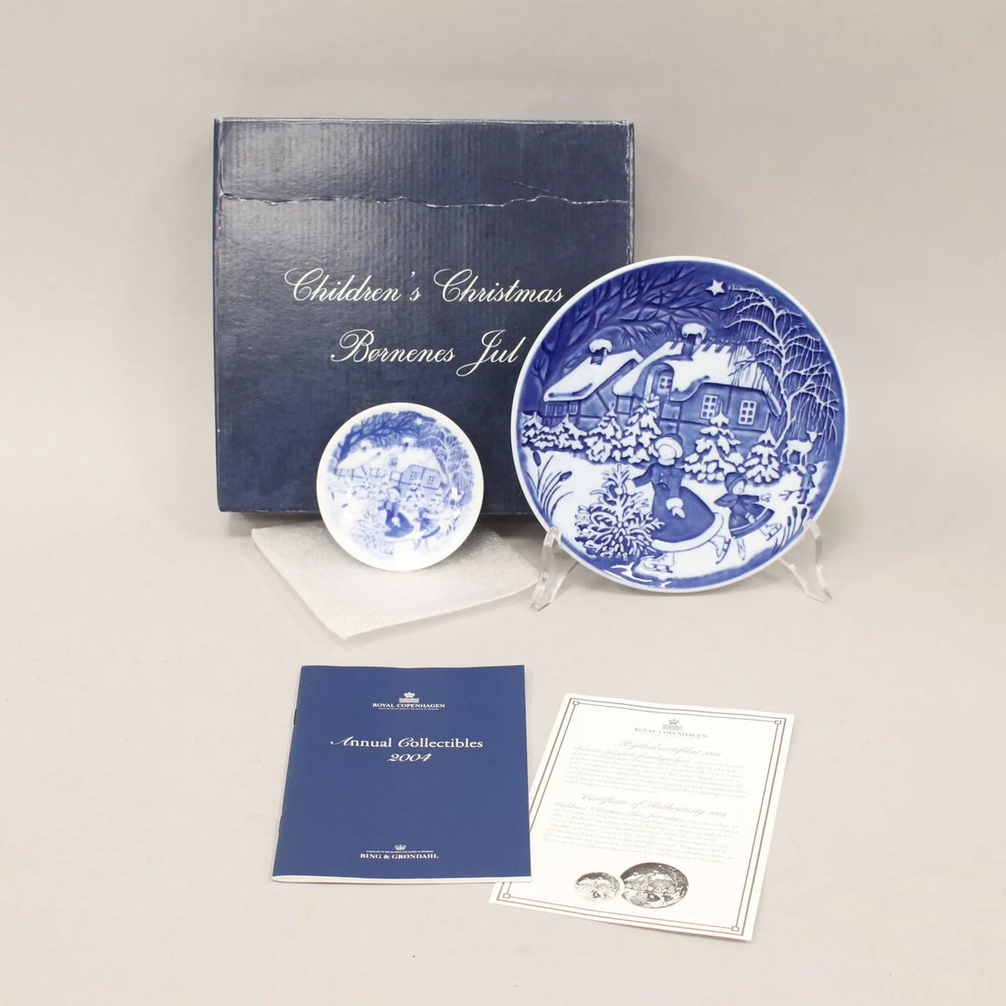 Royal Copenhagen Plate Christams Children 2004 Blue Porcelain - The Queen of Skates | Modernism | 
