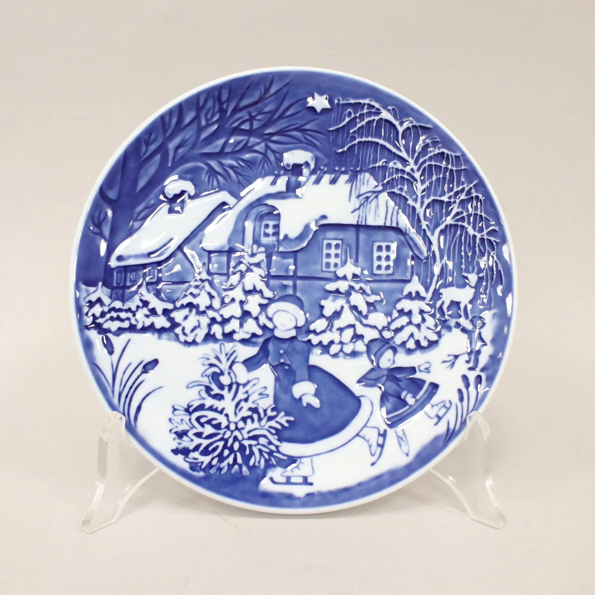 Royal Copenhagen Plate Christams Children 2004 Blue Porcelain - The Queen of Skates | Modernism | 