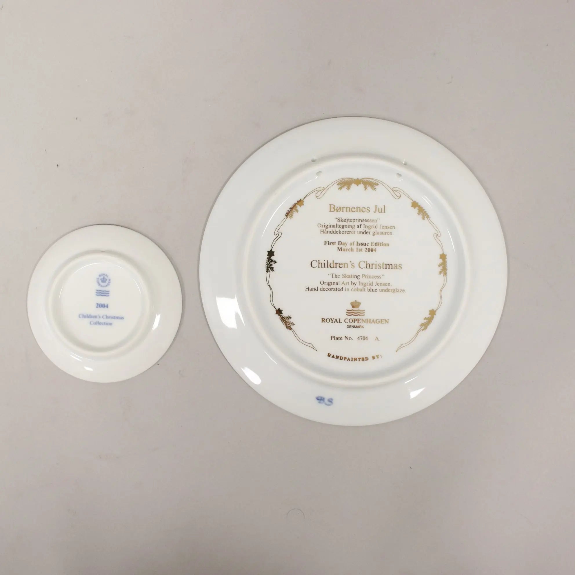 Royal Copenhagen Plate Christams Children 2004 Blue Porcelain - The Queen of Skates | Modernism | 