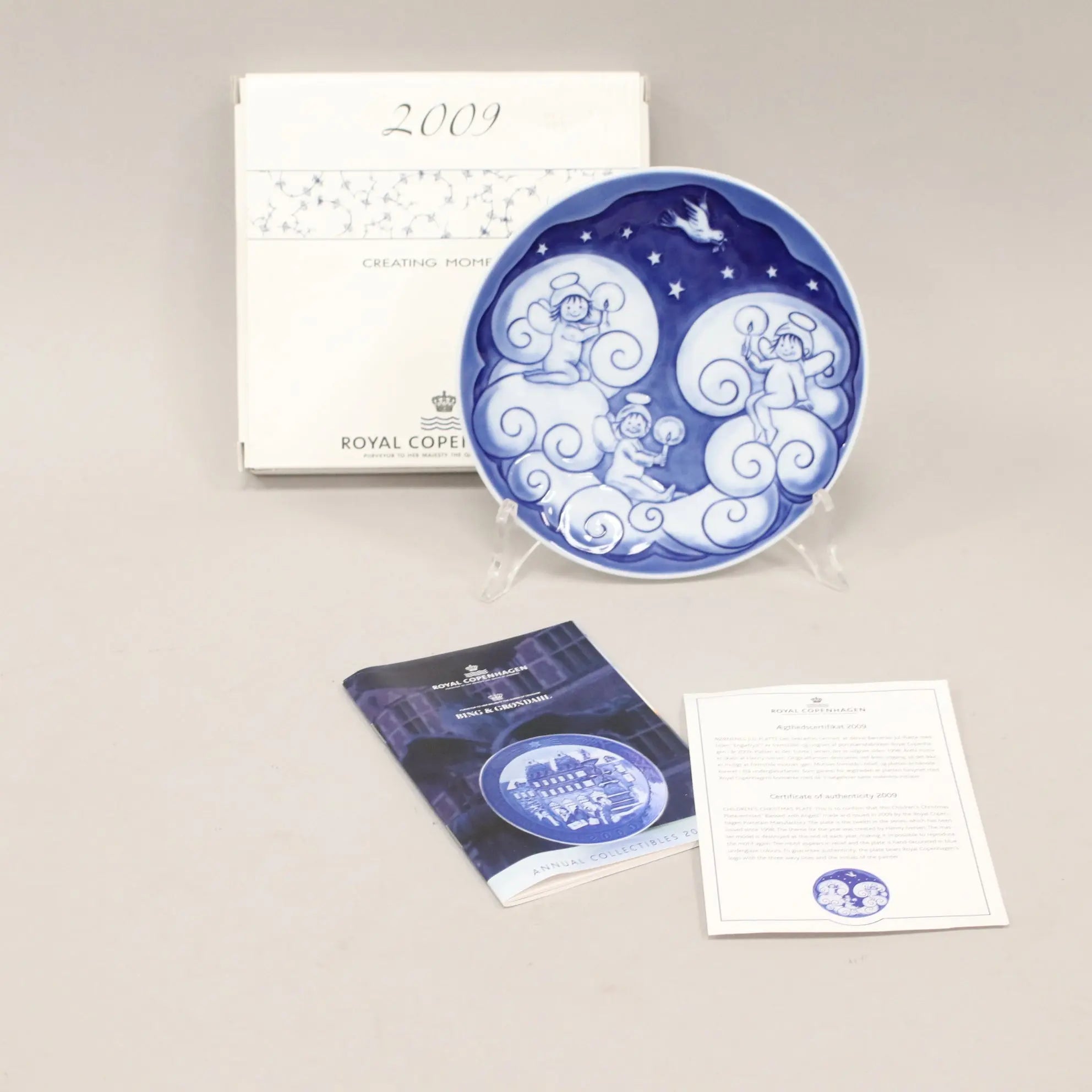 Royal Copenhagen Plate Christmas Kids Blue Porcelain 2009 - Angels in Paradise | Modernism | 