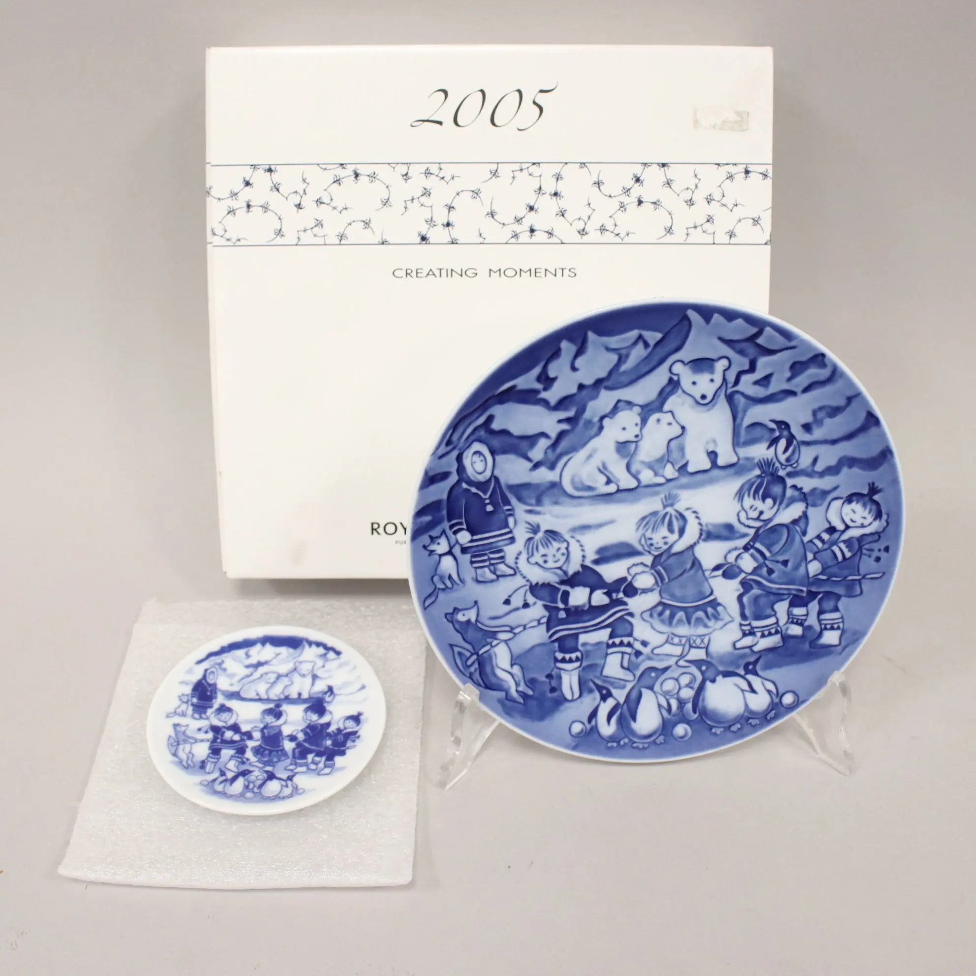 Royal Copenhaghen Plate Christmas Children Blue Porcelain 2005 - Winter Boys in Greenland | Modernism | 