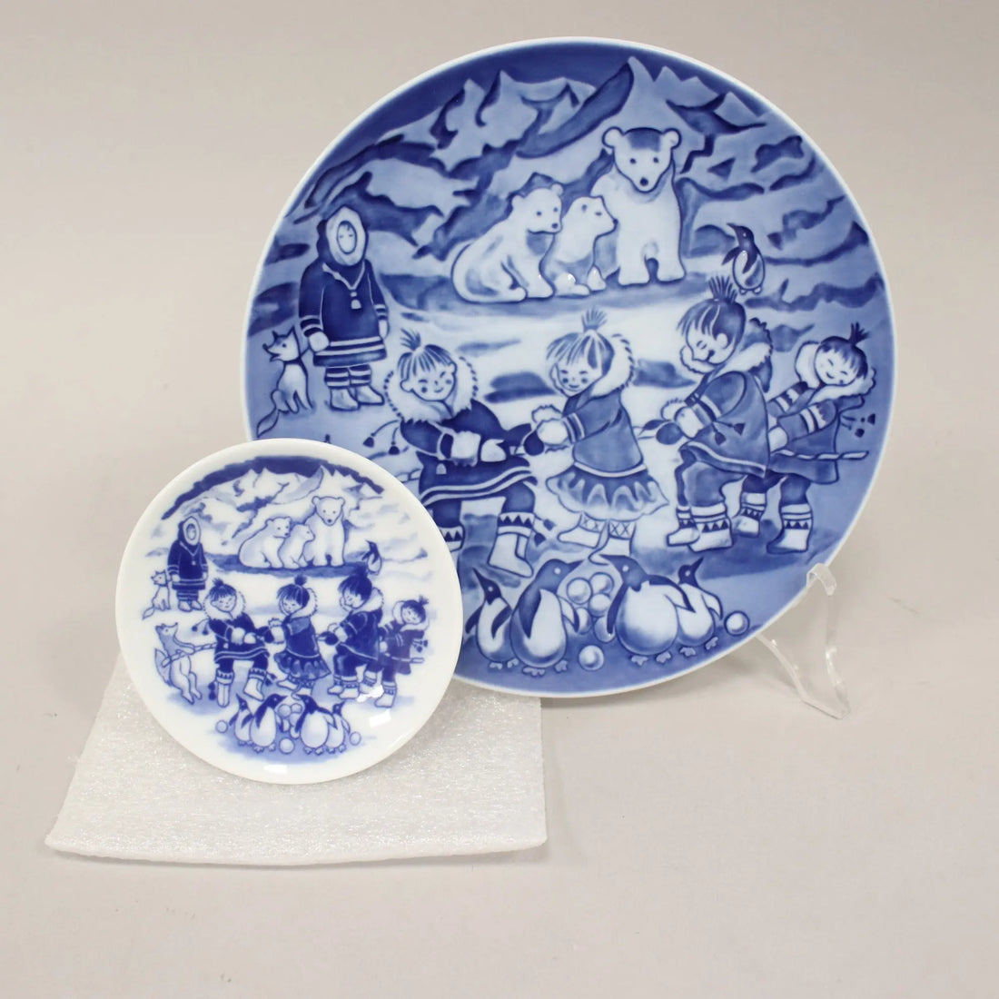 Royal Copenhaghen Plate Christmas Children Blue Porcelain 2005 - Winter Boys in Greenland | Modernism | 