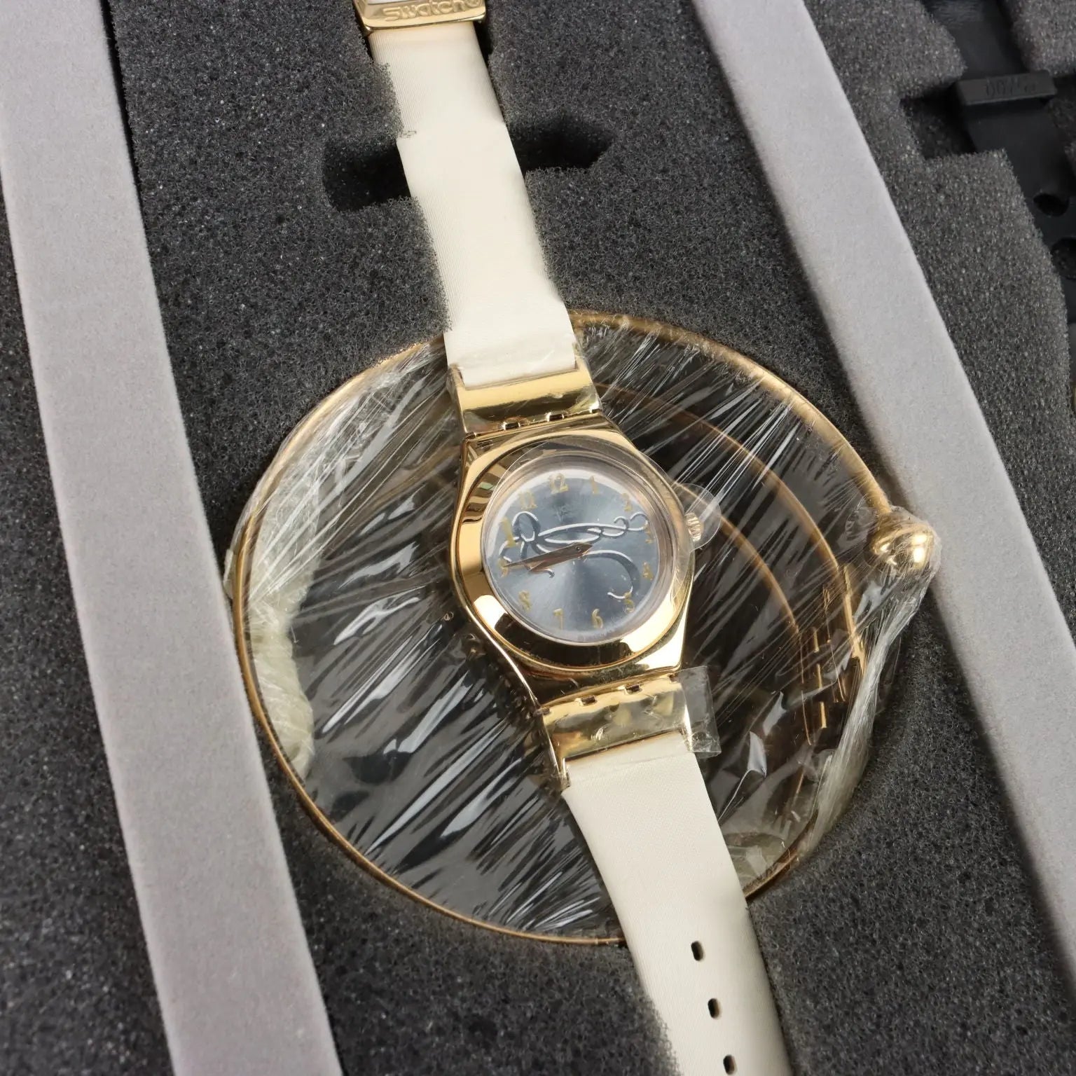 Swatch 007 James Bond Case with 20 Watches Vintage Switzerland | Modernism | 
