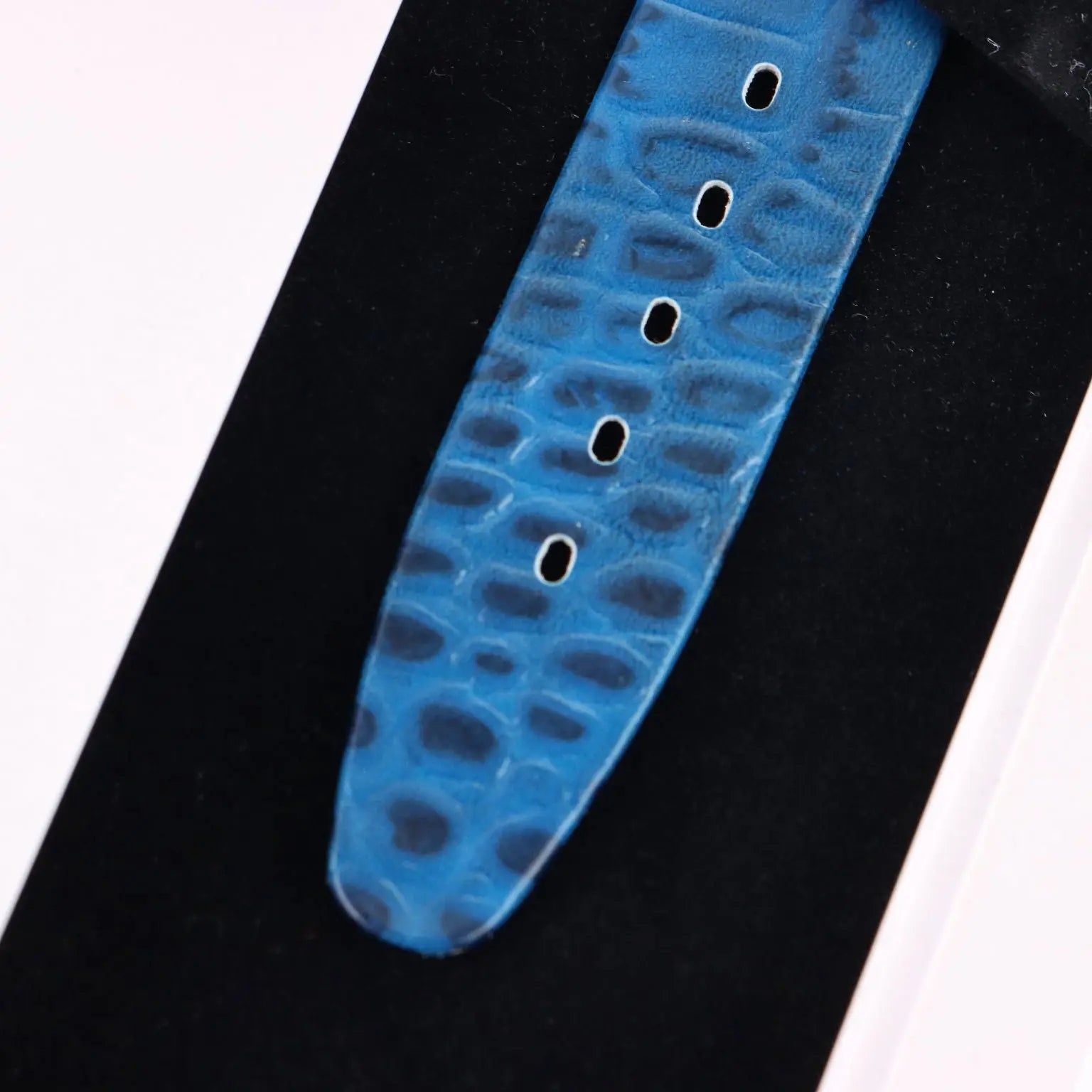 Swatch Skin Blu Lustrous Bliss SFZ111 Vintage Switzerland 2005 - Switzerland, 2005 | Modernism | 