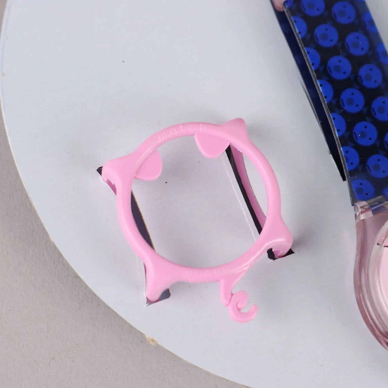 Swatch Happy Pig GZ 155 Vintage with Case Plastic Switzerland 1997 - Switzerland, 1997 | Modernism | 