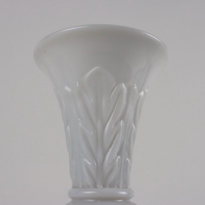 Paire de vases en verre laiteux