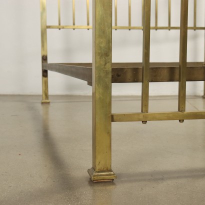 Double bed in brass