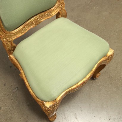 Groupe de quatre chaises de style baroque