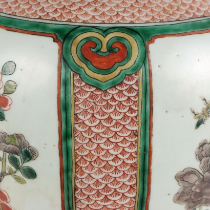Vaso in Porcellana Dipinto a Smalti Wu