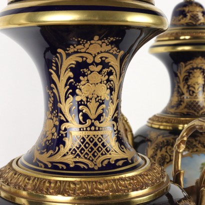 Paire de Vases Porcelaine Sèvres - France XX Siècle